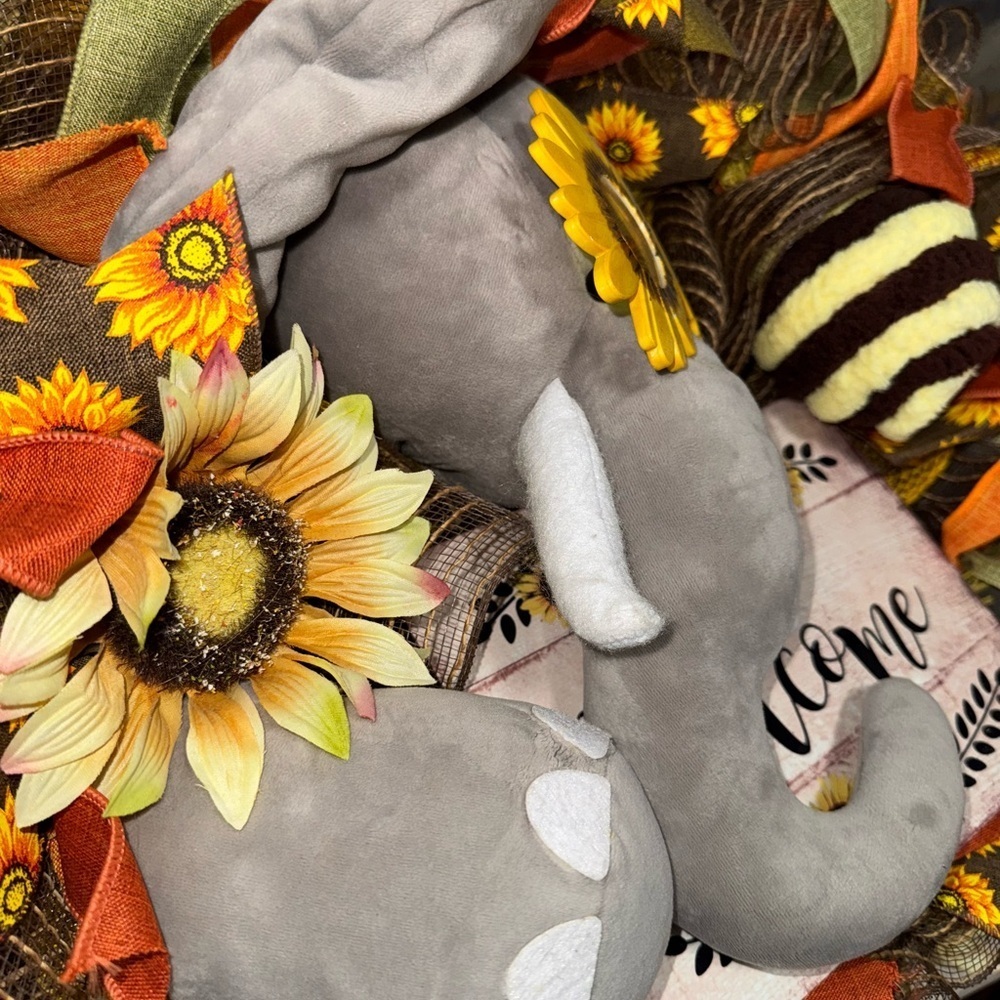 π Vintage One-of-a-Kind Elephant Fall Welcome Wreath β Handmade Decor - Picture 10 of 14